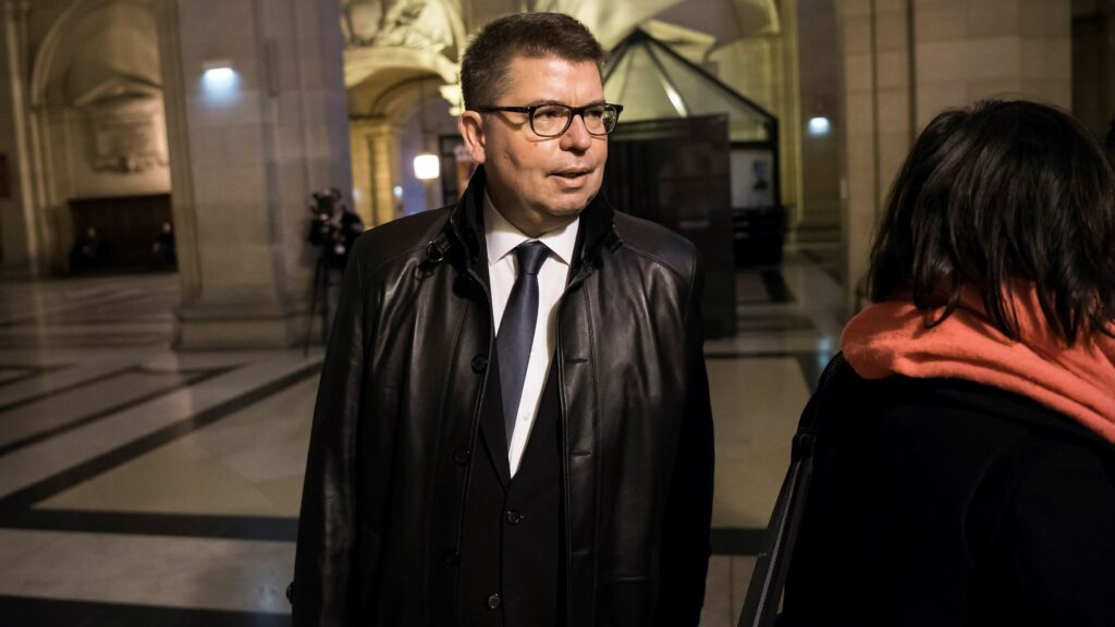 bruno-bezard-ancien-directeur-general-du-tresor-arrive-au-palais-de-justice-de-paris-le-14-decembre-2016_5764281