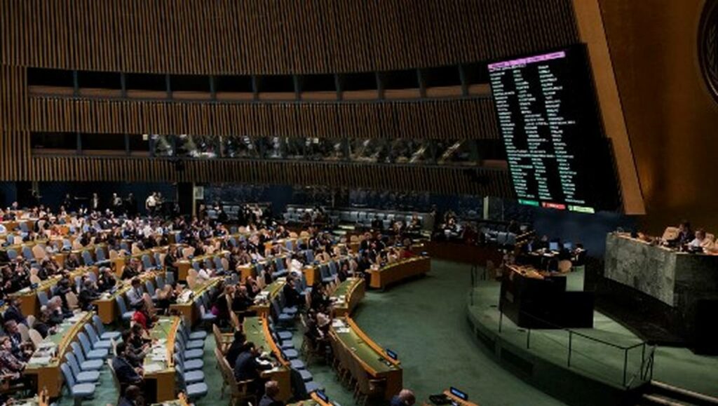 Delegations vote, to condemn Israeli actions in Gaza, in the General Assembly June 13, 2018 in New York. The UN General Assembly adopted by a strong majority of 120 countries an Arab-backed resolution condemning Israel for Palestinian deaths in Gaza and rejected a US bid to put the blame on Hamas. / AFP PHOTO / Don EMMERT