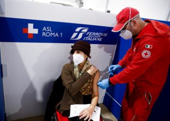 L&rsquo;Italie va mettre fin à l&rsquo;interdiction faite aux agents de santé non vaccinés contre le Covid