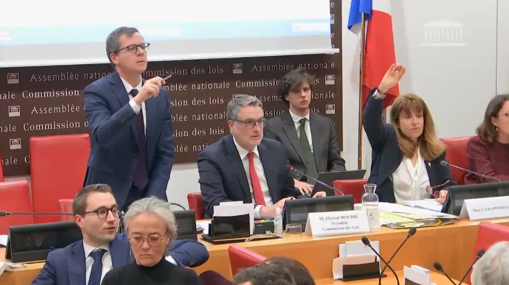 Loi Caroline Yadan : le lobby sioniste français impose une censure historique d’une extrême gravité